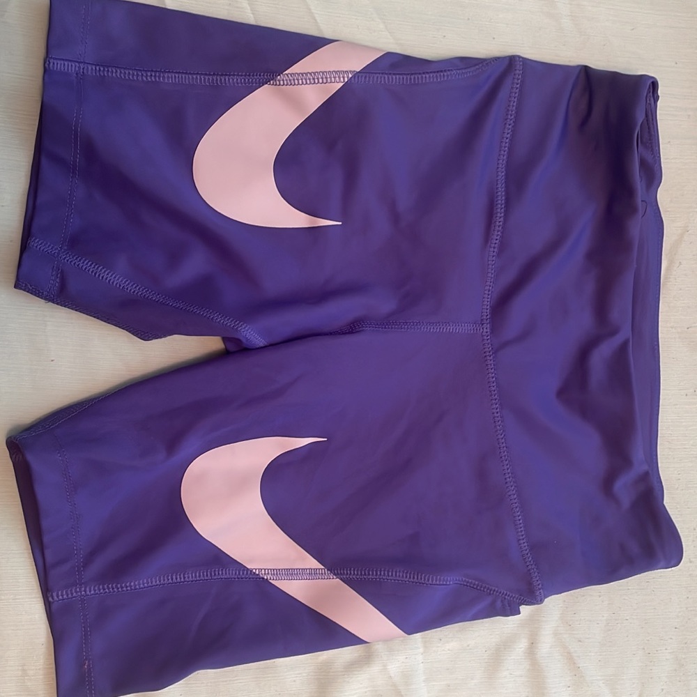 Nike Women's Dri-FIT Fast Mid-Rise Swoosh Shorts